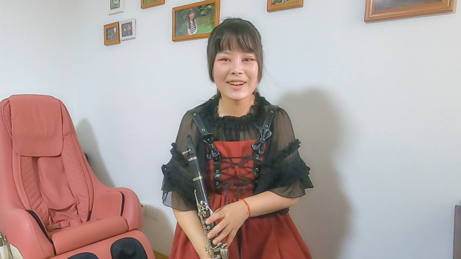 拿起三年没动过的乐器,居然还能吹出乐曲!